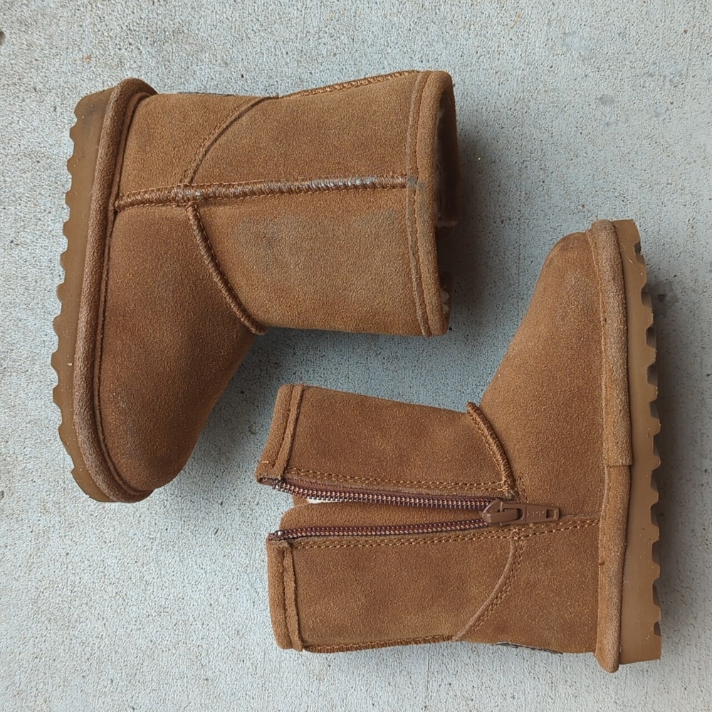 Bearpaw boots size 7 toddler